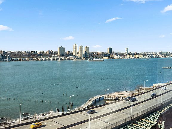 5th image of 50 Riverside Blvd APT 10L