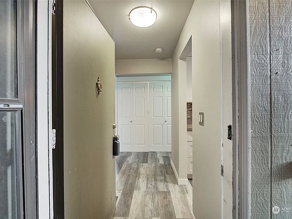 5th image of 9807 NE 124th Street #207