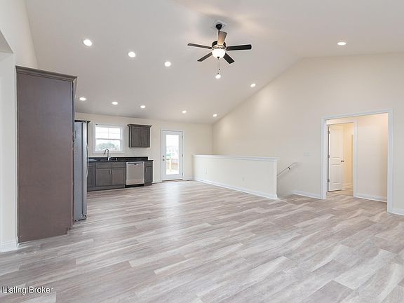 3rd image of 412 Turnberry Ct
