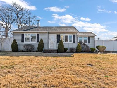 825 Milligan Lane, West Islip, NY, 11795