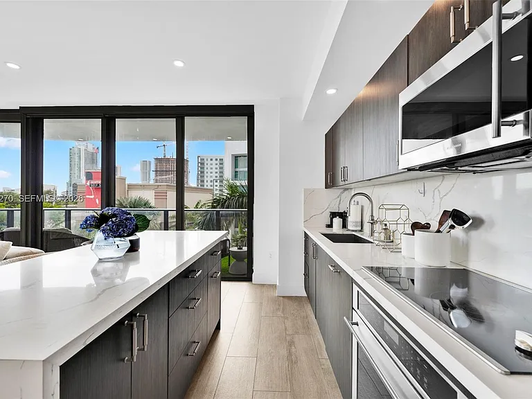 121 NE 34th St #L304 — Photo 11