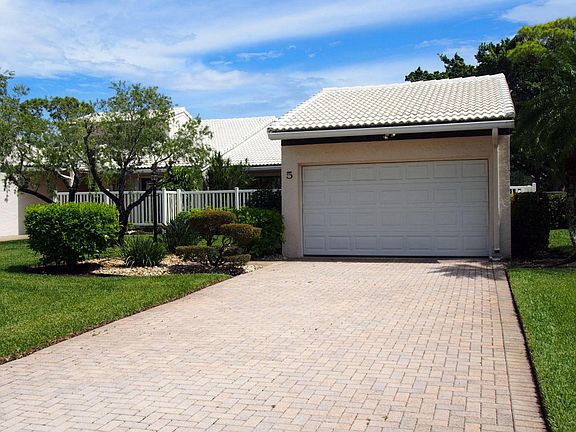 4th image of 5 Villa Ln