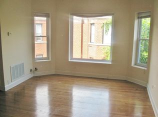 864 W Cornelia Ave, Chicago, IL 60657