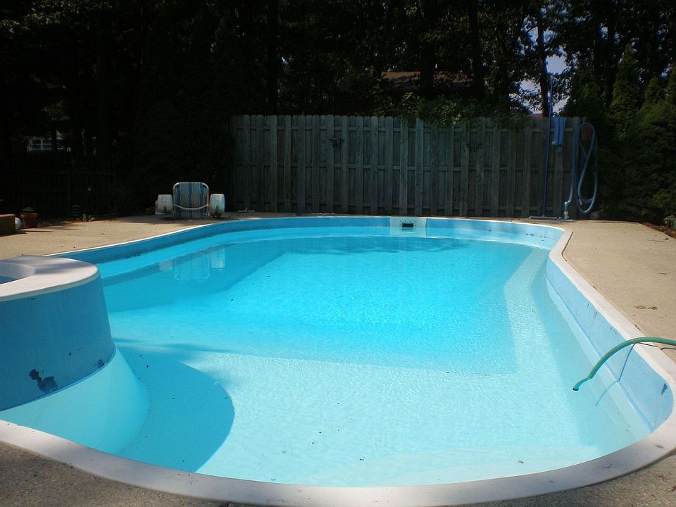 pool & spa