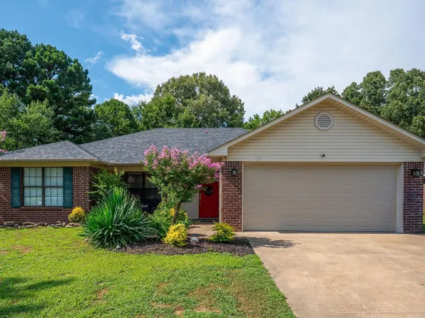 1640 Southern Hills Dr, Conway, AR 72034