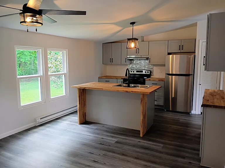 10 Deer Lk — Photo 11