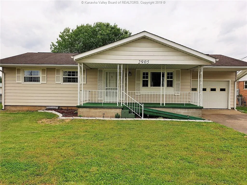 2905 Birch Ave photo 1