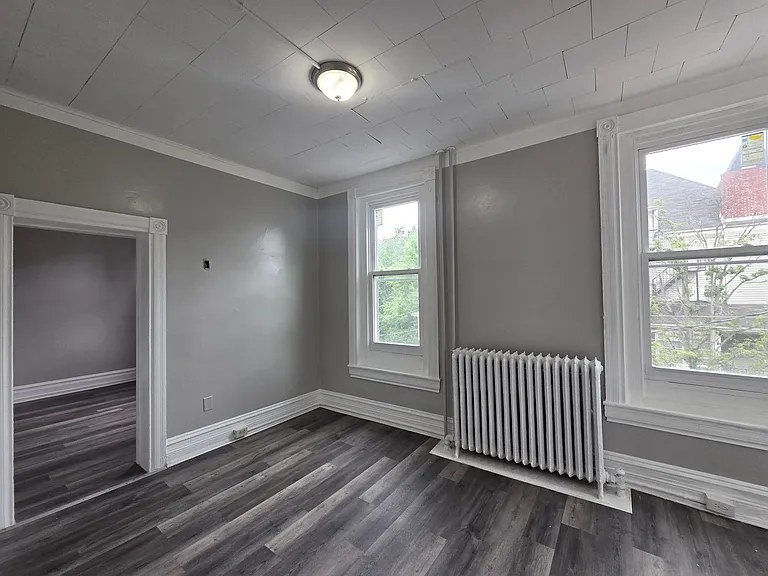 1048 W Walnut St — Photo 13