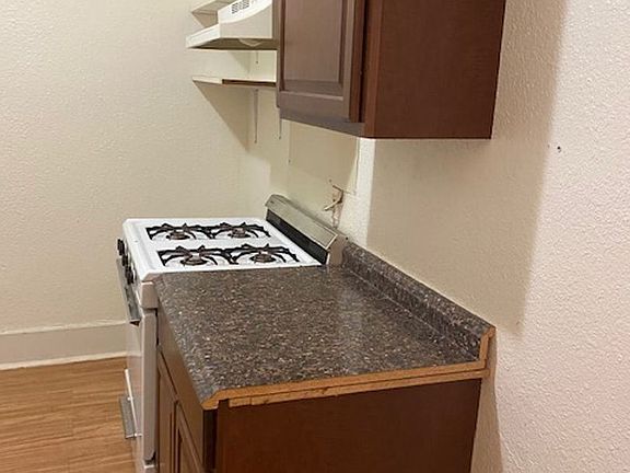 5th image of 906 Oakland St #B
