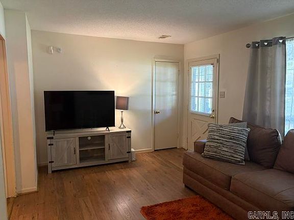 5th image of 7307 Denise Dr