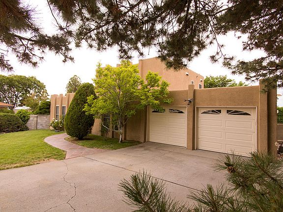 3rd image of 3117 Matador Dr NE