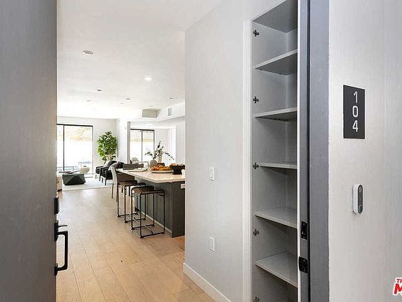 4th image of 825 N Croft Ave #304