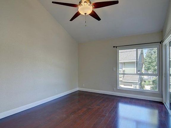 5th image of 2526 Poplar Ln