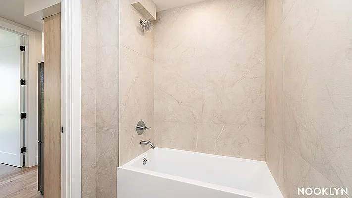 Bathroom, photo 1
