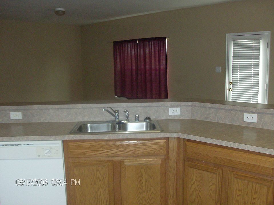 Kitchen Island to family room