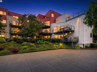 910 NW Naito Pkwy APT I4, Portland, OR 97209