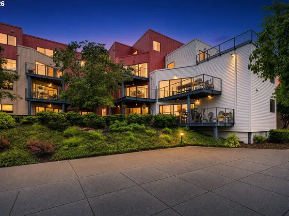 910 NW Naito Pkwy APT I4, Portland, OR 97209