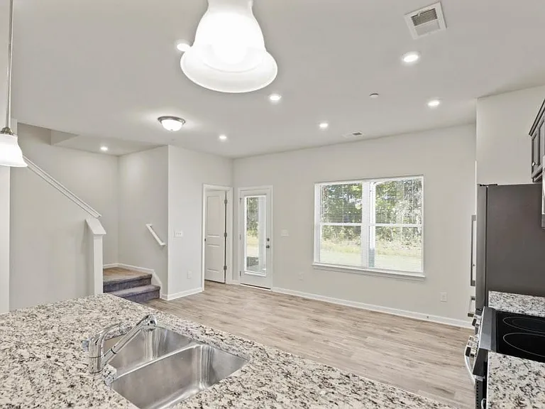 223 Emmett Dr — Photo 11