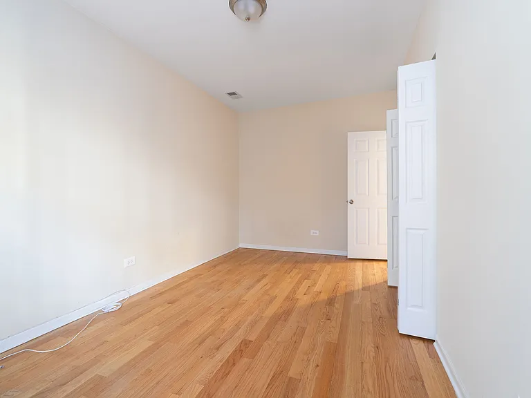 Shakespeare Apartments — Photo 15