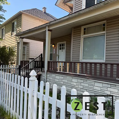 17 W James St Photo 1
