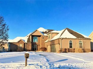 1221 Waterford Dr, Morton, IL