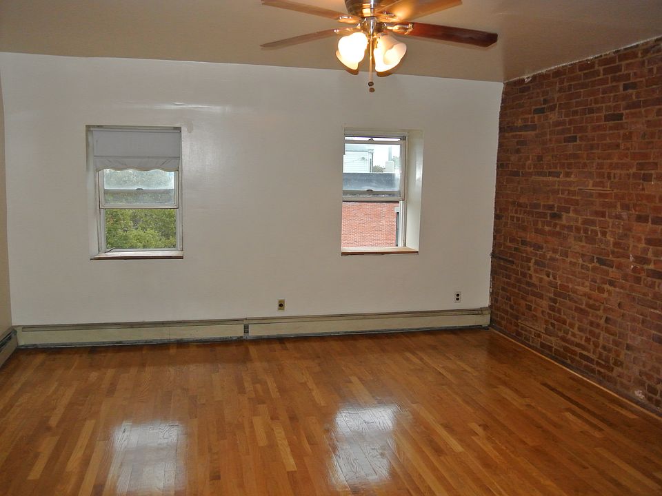 1st image of 292 Saint James Pl APT 4