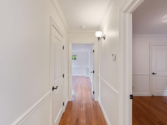 2nd image of 190 Evelyn Way
