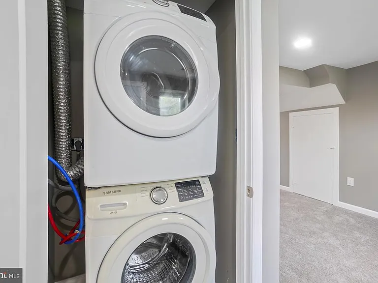 2615 Otis St NE — Photo 21