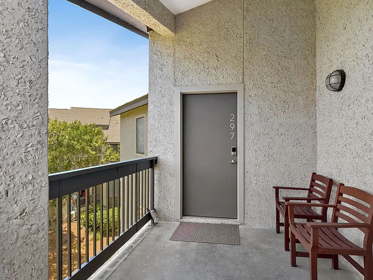 297 Moss Oak Cir — Photo 16