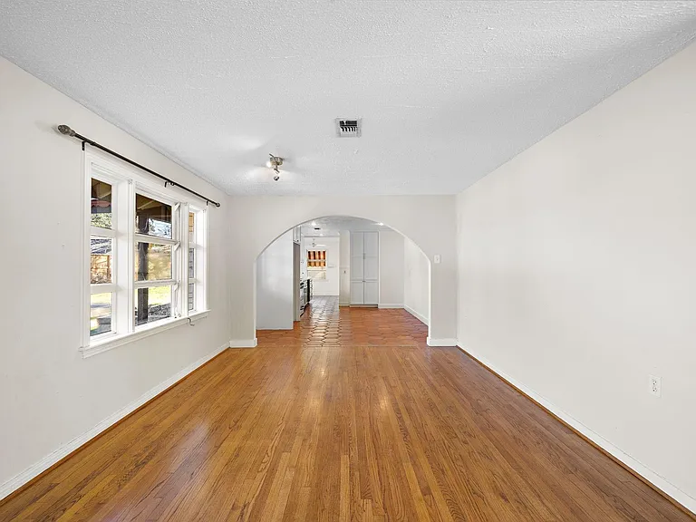 215 Fairbanks St — Photo 8