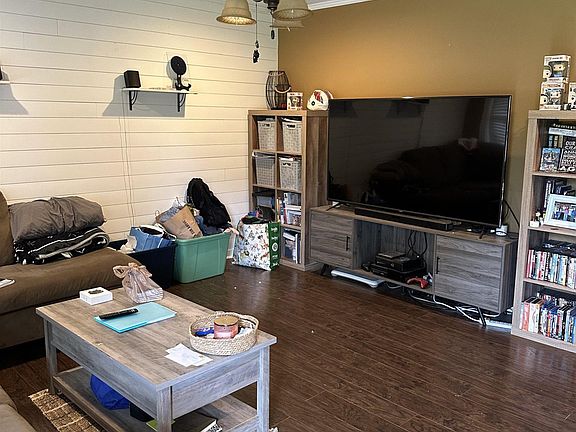 3rd image of 260 Riverside Dr