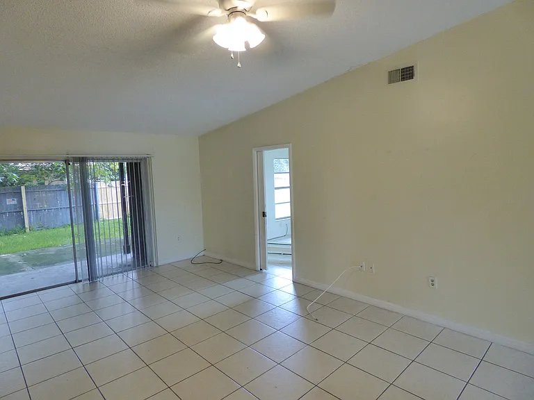3122 Lorry Ln — Photo 3