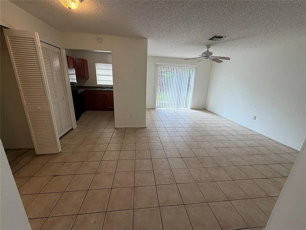 3 bed, 2.5 bath, 850 sqft, $1,550 — Photo 3