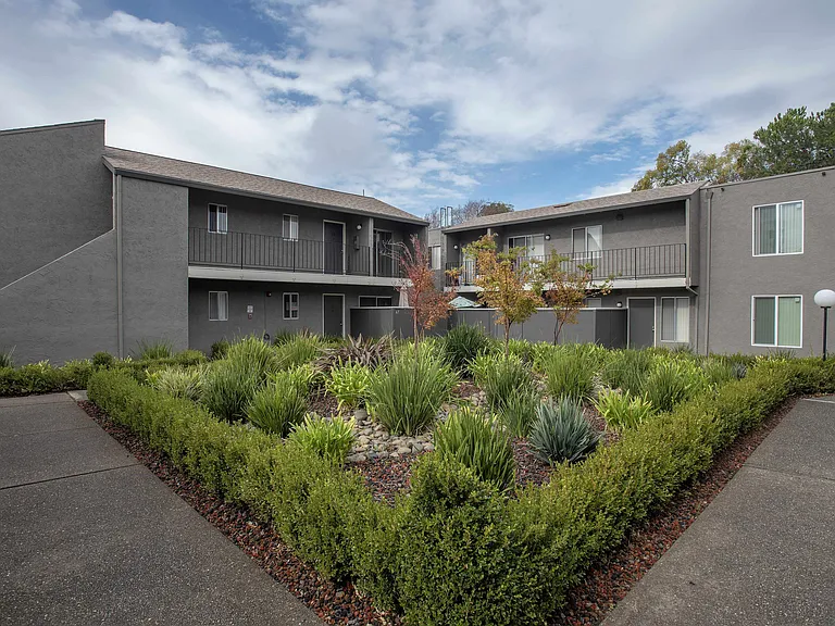 Fulton Oaks Apartments — Photo 8
