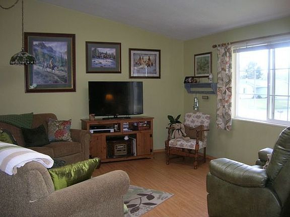 3rd image of 245 Barker St