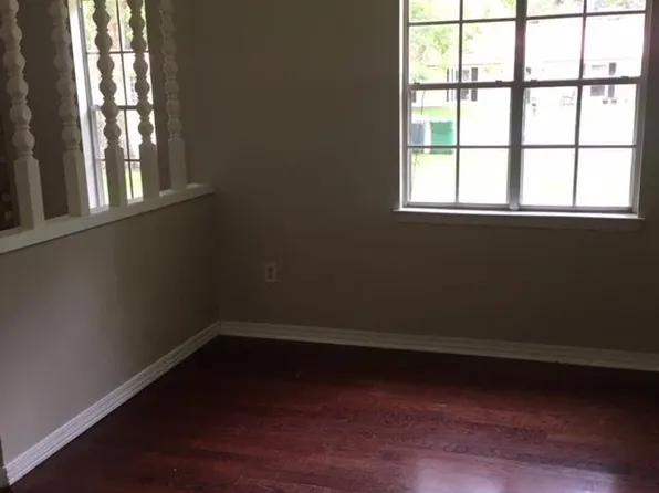 3232 Riverbend Rd, Moss Point, MS 39562