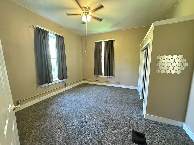 337 N Ellis St — Photo 18