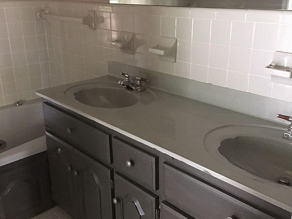 4th image of 417 Manorstone Ln