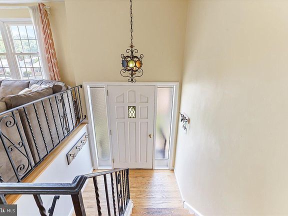 4th image of 523 Virginia Ave