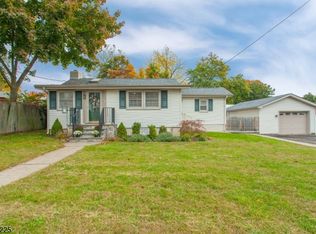 60 Chesapeake Ave, Lake Hiawatha, NJ