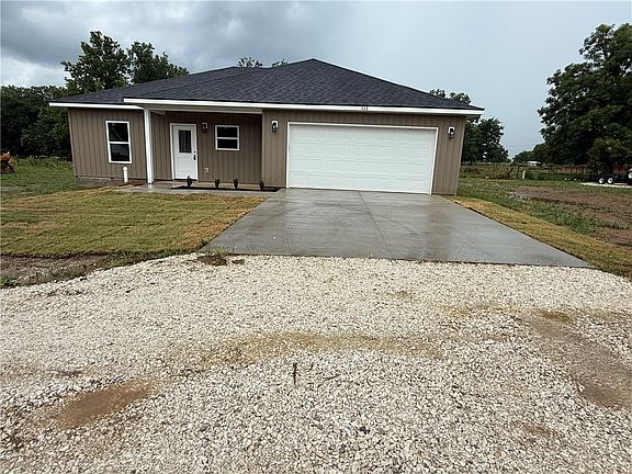 2nd image of 438 Hope Ln