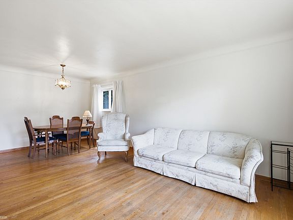 2nd image of 32512 New York St