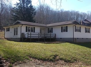 187 Little Valley Rd, Mount Hope, WV 25880