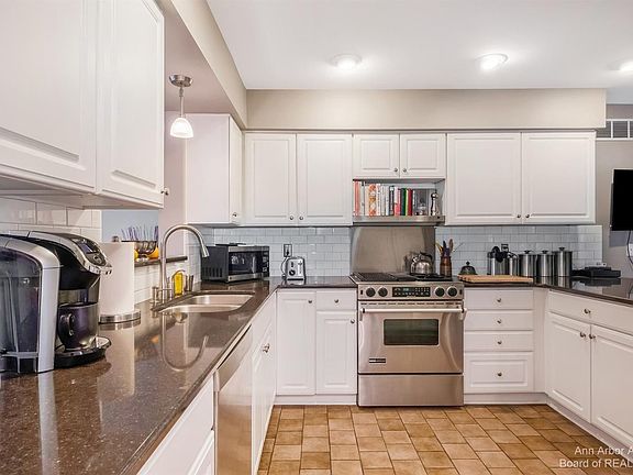 4th image of 2712 Winter Garden Ct