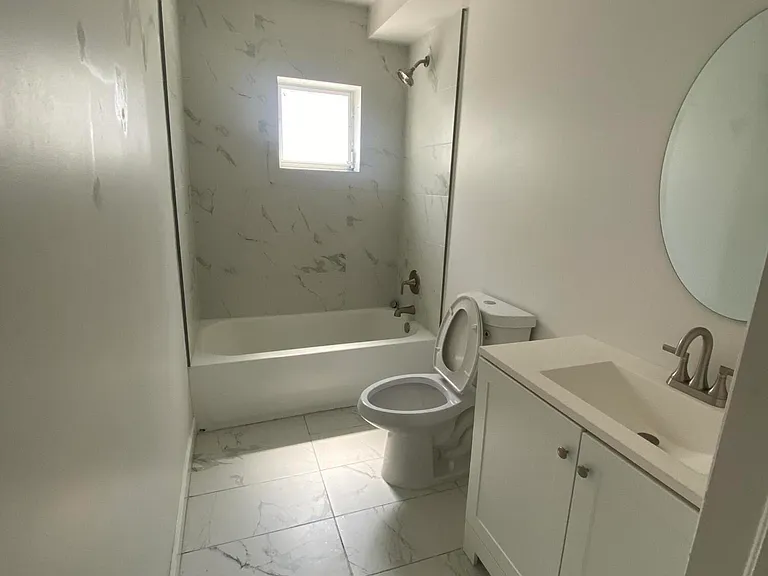 809 E Broward Blvd — Photo 14