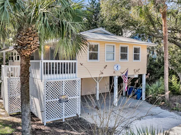 2212 Jenkins St, Edisto Island, SC 29438