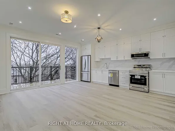 9 Beechwood Ave, Toronto, ON M6N 4S9