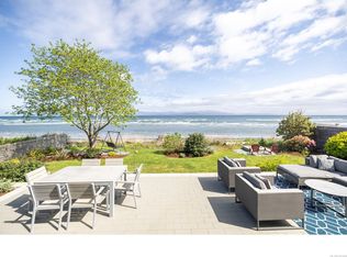 1039 Seacrest Pl, Qualicum Beach, BC V9K 1E7