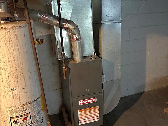 4th image of 19931 Moenart St