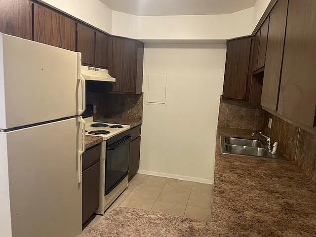 2 bed, $739 — Photo 4